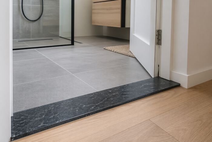 Dorpel voor in de badkamer